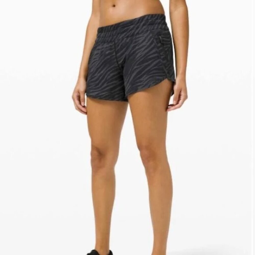 Lululemon Tracker Short Size 8 Le Tigre Camo Deep Coal Multi (Zebra)